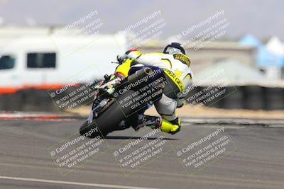 media/Oct-08-2022-SoCal Trackdays (Sat) [[1fc3beec89]]/Turn 16 (125pm)/